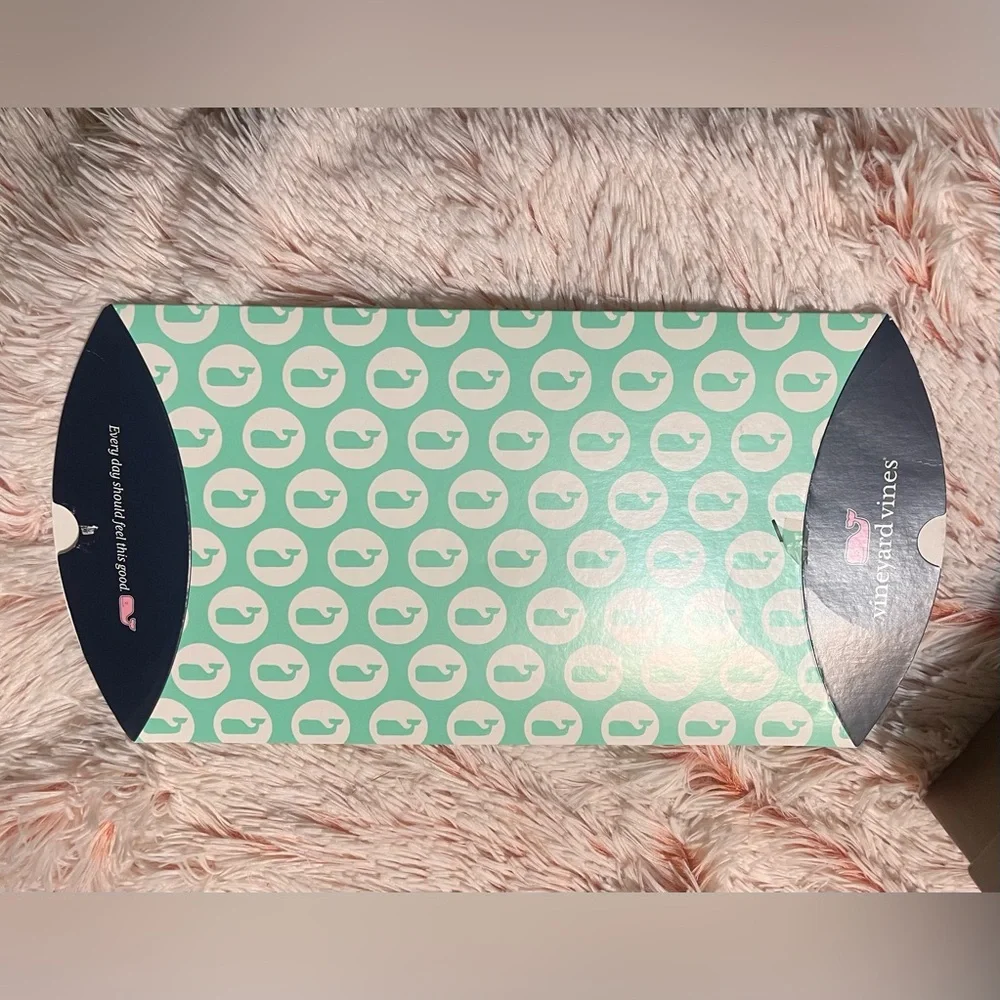 Vineyard Vines gift box. See photos for length. Yellow and green.